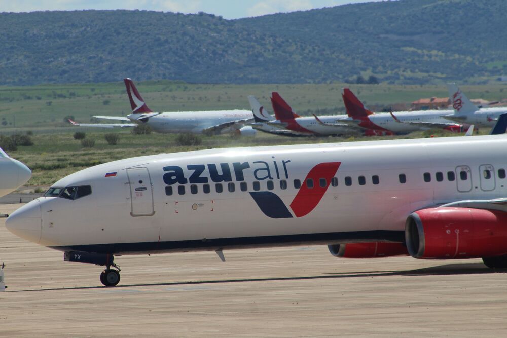 Boing 737 de la compañía Azur Air, en el aeropuerto de Ciudad Real.