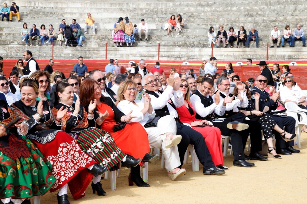Imágenes de la participación de Carmen Olmedo en la Fiesta del Mayo Manchego de Pedro Muñoz.