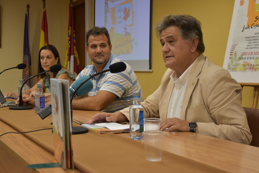 Santos Cejudo presenta 'Hoja de caer' en la Casa de Cultura