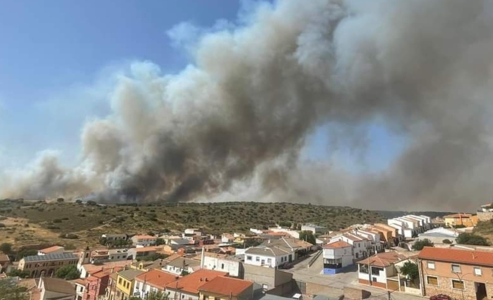 La población de Ruidera continúa confinada por el incendio