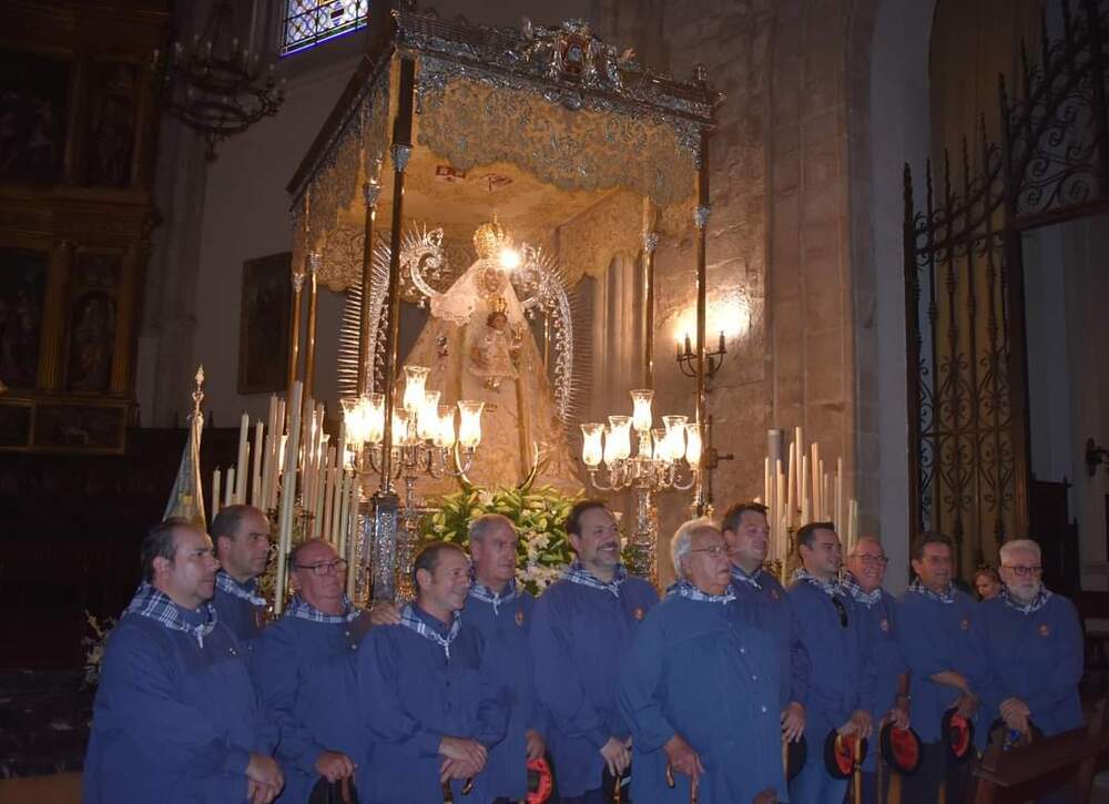 La Virgen del Prado reúne a su fieles a ras de altar