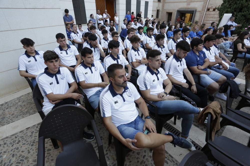 Jugadores de los distintos equipos, en el acto de presentación.