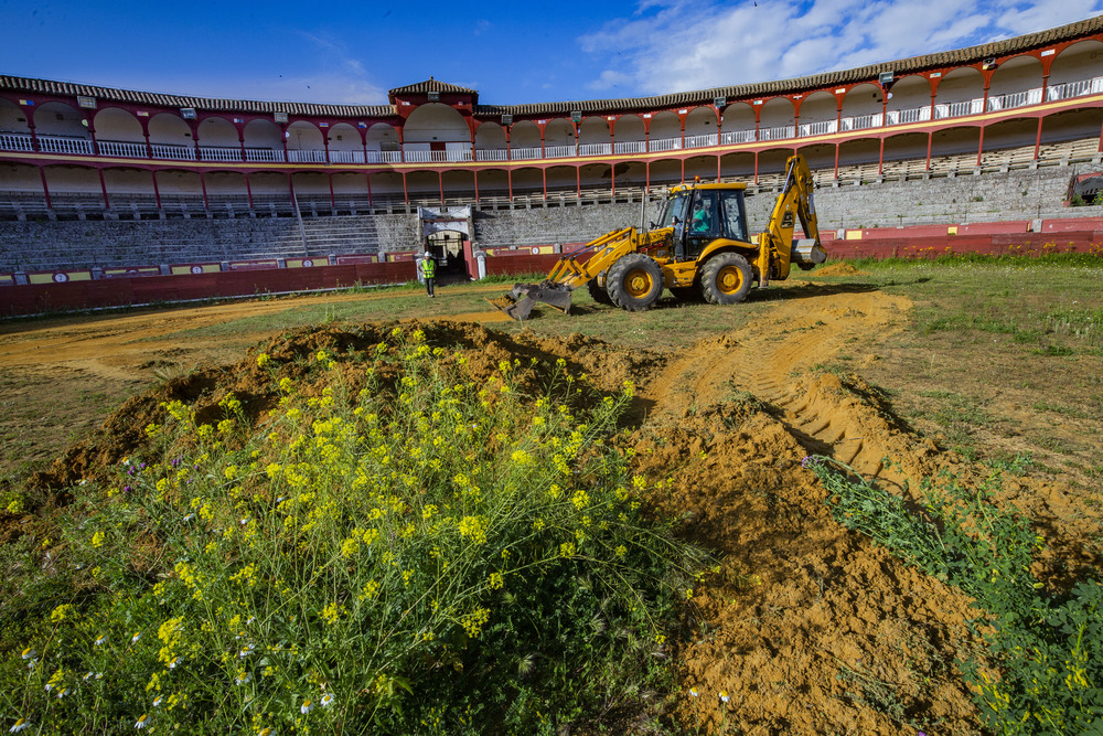 reportaje de las obras de la Plaza de toros de ciudad real, con la visita de la alcaldesa Eva Masías  / RUEDA VILLAVERDE