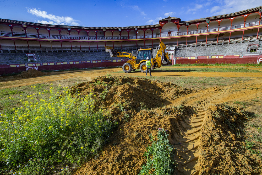 reportaje de las obras de la Plaza de toros de ciudad real, con la visita de la alcaldesa Eva Masías  / RUEDA VILLAVERDE