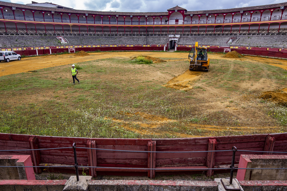 reportaje de las obras de la Plaza de toros de ciudad real, con la visita de la alcaldesa Eva Masías  / RUEDA VILLAVERDE