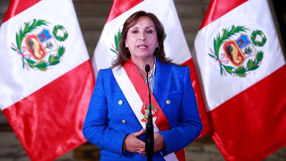 Perú propone elecciones adelantadas para abril de 2024