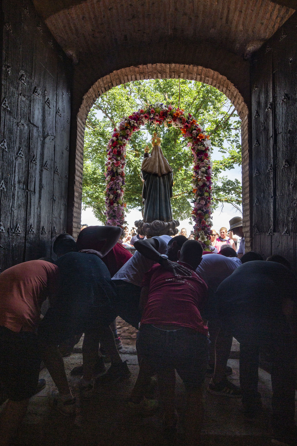 misa y procesión de la Virgen de Alarcos, en el cerro de Alarcos , romeria de la virgen de Alarcos  / RUEDA VILLAVERDE