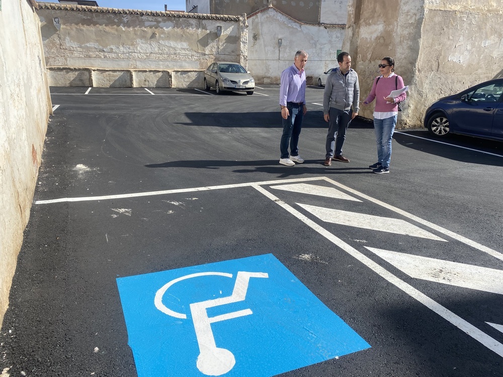 El aparcamiento público de Herencia, más cómodo y accesible
