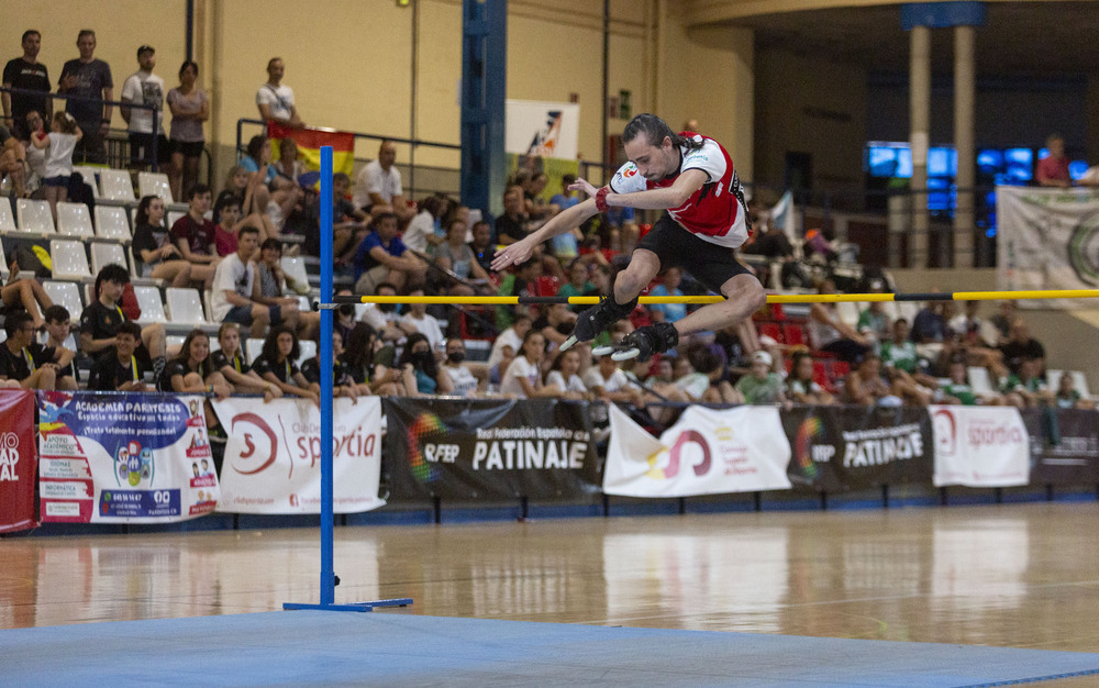 Javier González, bronce en salto.