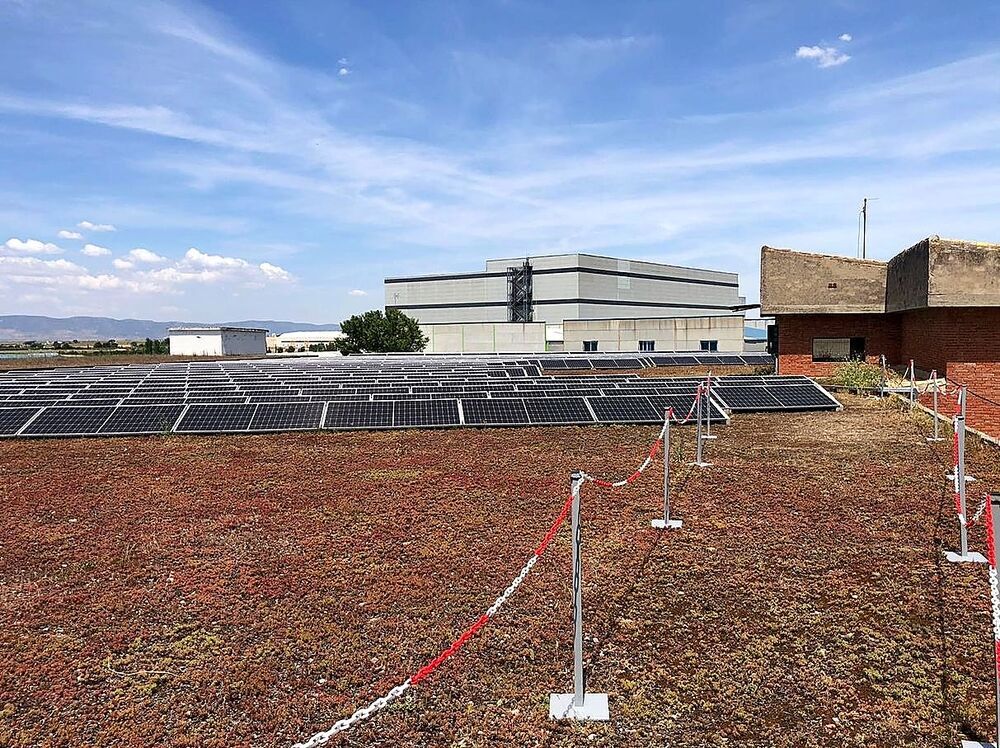 Placas solares instaladas en la Estación de Tratamiento de Agua Potable de Daimiel, en Ciudad Real.