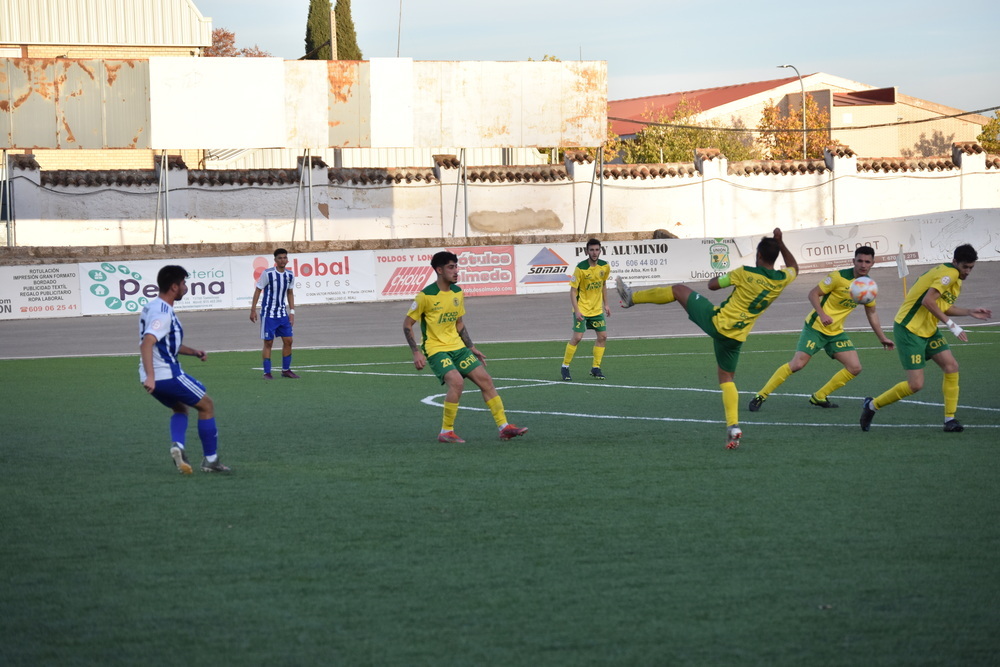 Nico Romero (20) debutaba en casa. Hizo un buen partido.