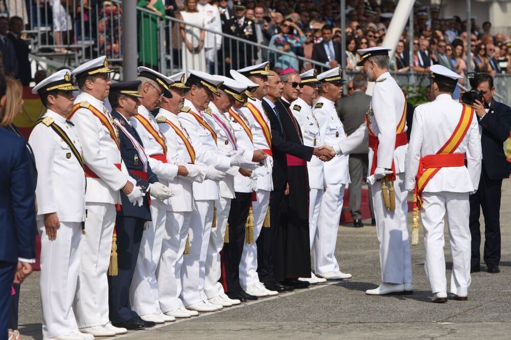 Felipe VI entrega en la Escuela Naval de Marín 106 Reales Despachos - La  Tribuna de Ciudad Real