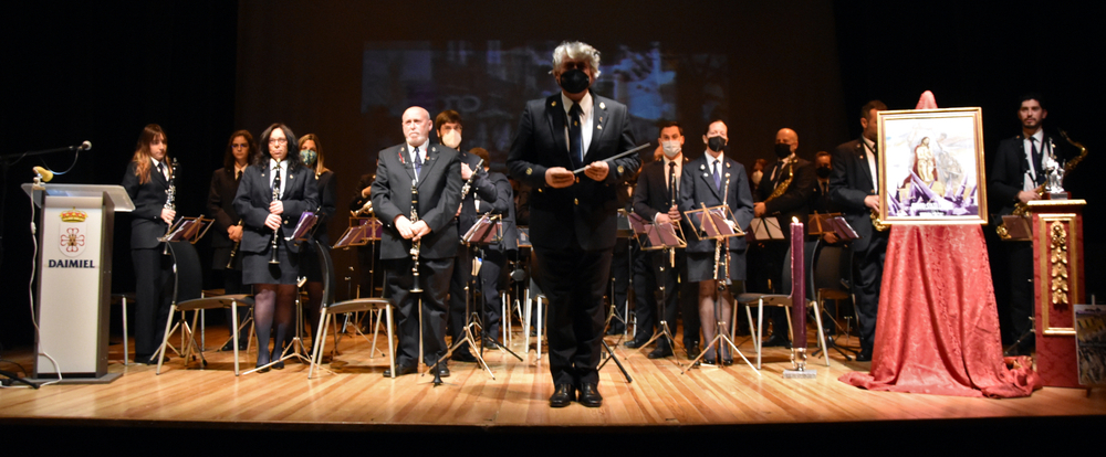 La Banda Municipal de Música recibe el 7º Nazareno de Plata