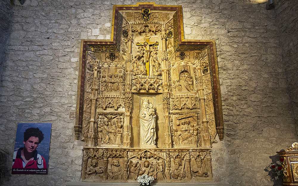 El retablo de alabastro que inspira San Pedro