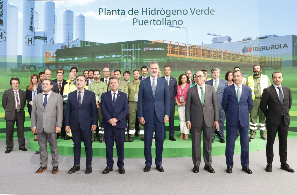 Felipe VI enciende la planta de hidrógeno verde de Puertollano