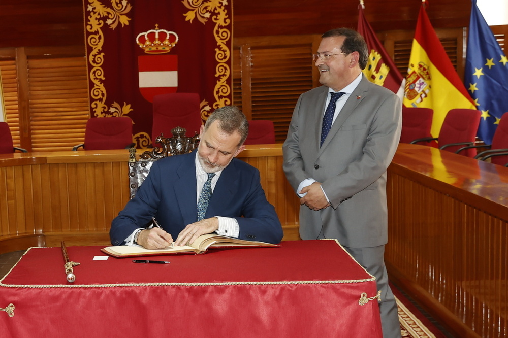 Puertollano aclama al rey Felipe VI