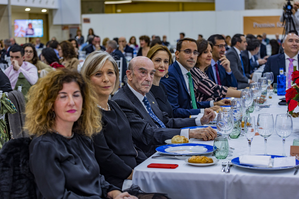 entrega de los premios empresariales de FECIR, en Ciudad Real, premios empresarios de Fecir,, con la asistencia de Emiliano García page y Jose Manuel Caballero que entrega uno de los premios a Diego MUrillo director de La Tribuna de Ciudad Real  / RUEDA VILLAVERDE