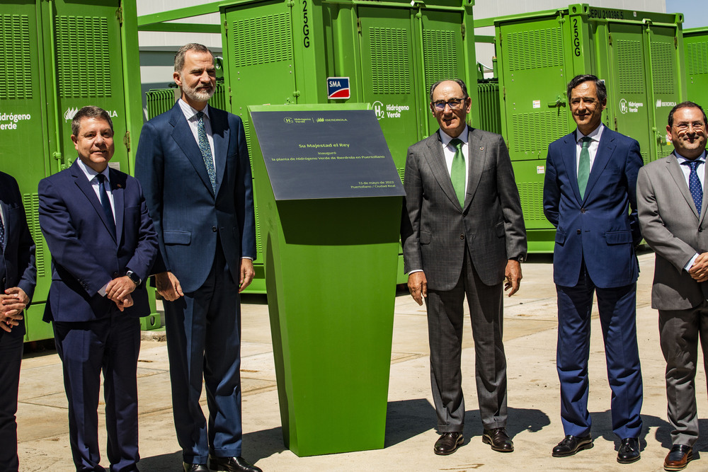 Felipe VI inaugura la planta de hidrógeno verde de Iberdrola en Puertollano  / RUEDA VILLAVERDE