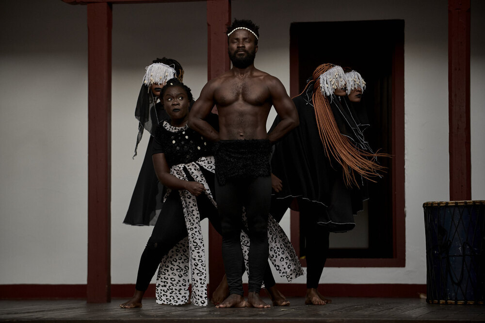 Danza y ritos africanos se fusionan con el mito europeo