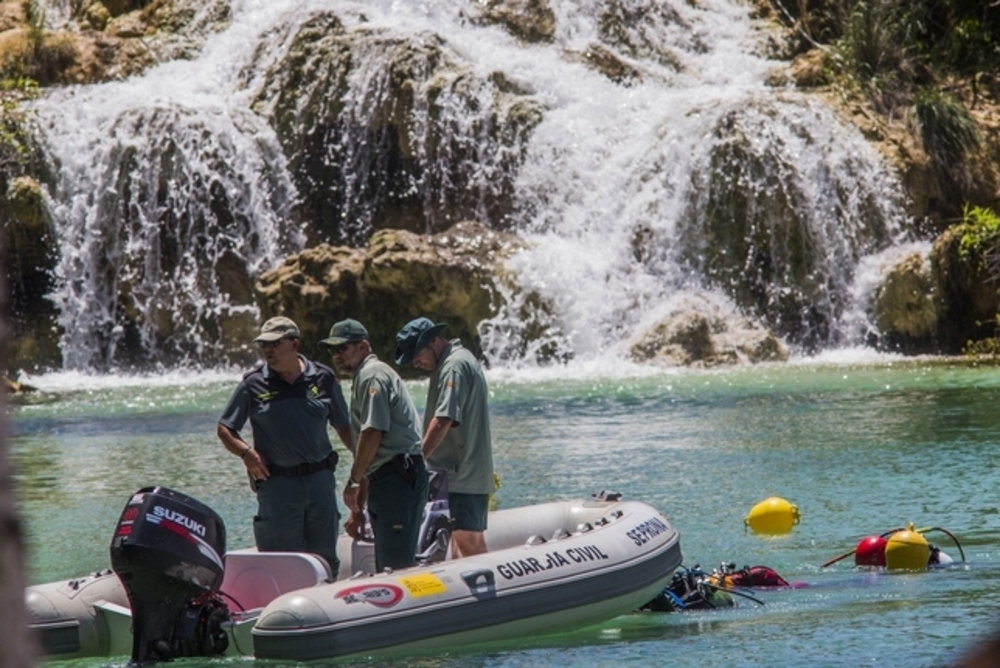 Buscan al ocupante de una barca volcada en Lagunas de Ruidera