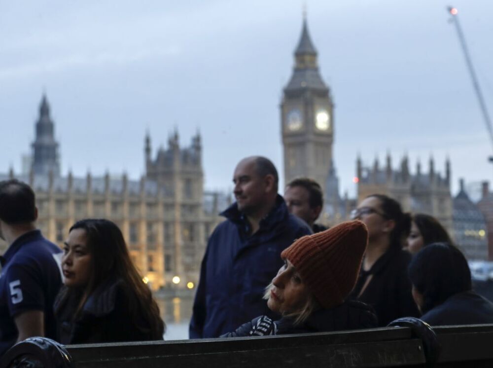 Miles de personas dan su último adiós a Isabel II en Westminster