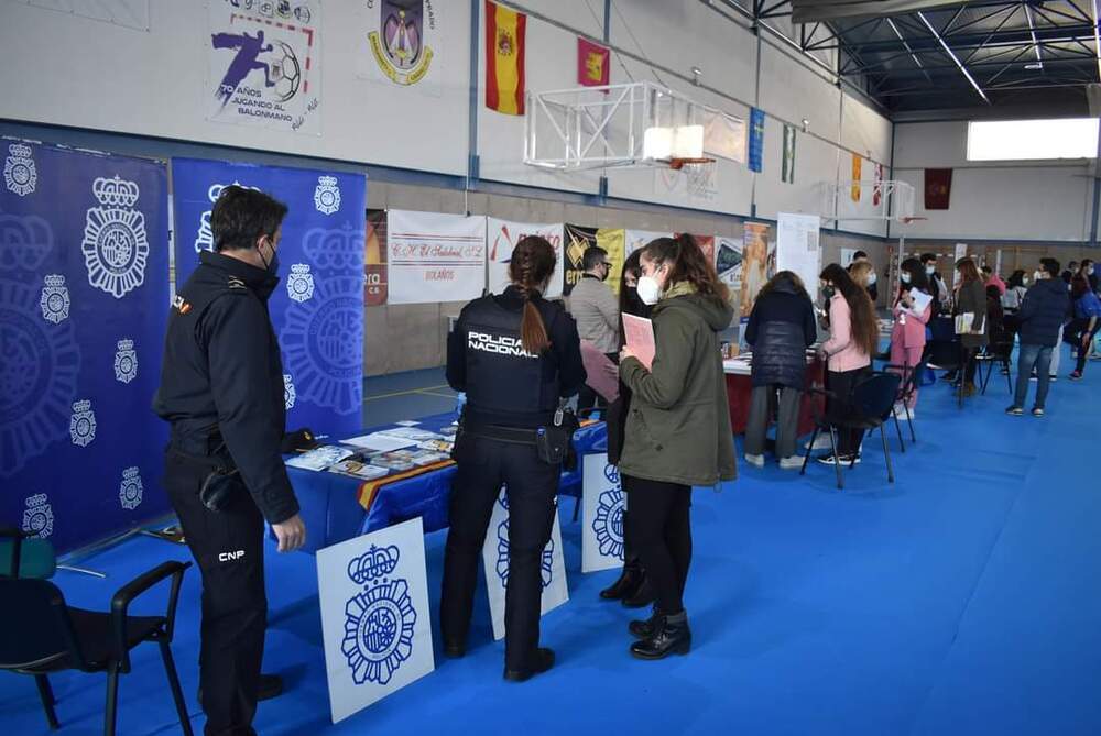 La Policía Nacional participa en la Feria de Universidades