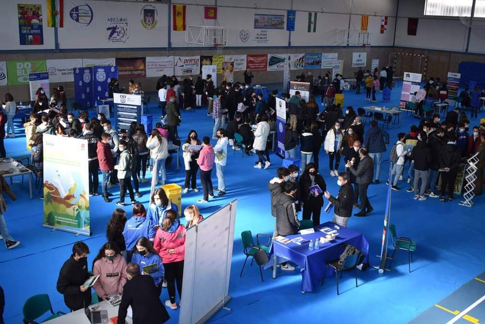 La Policía Nacional participa en la Feria de Universidades