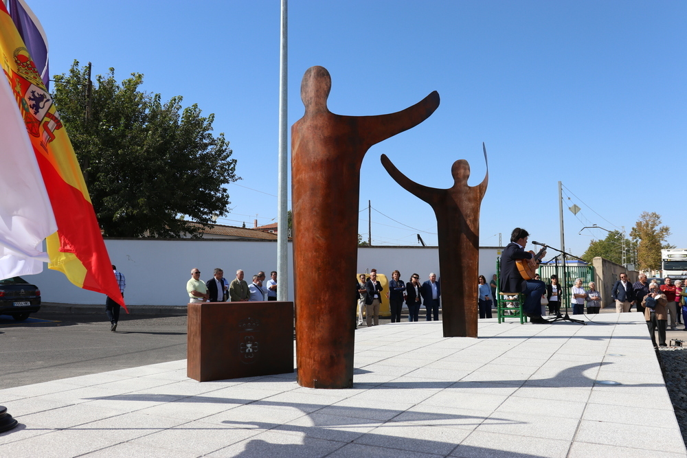 Inaugurada la rotonda dedicada a los daimieleños ausentes