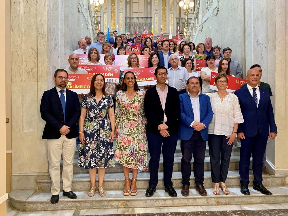 Cruz Roja Alcázar recibe 3.264 euros de 'La cultura del vino'