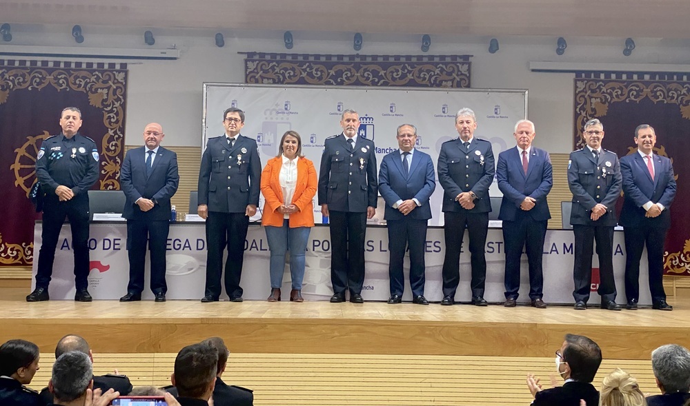 Condecorados ocho agentes de la Policía Local de Alcázar 