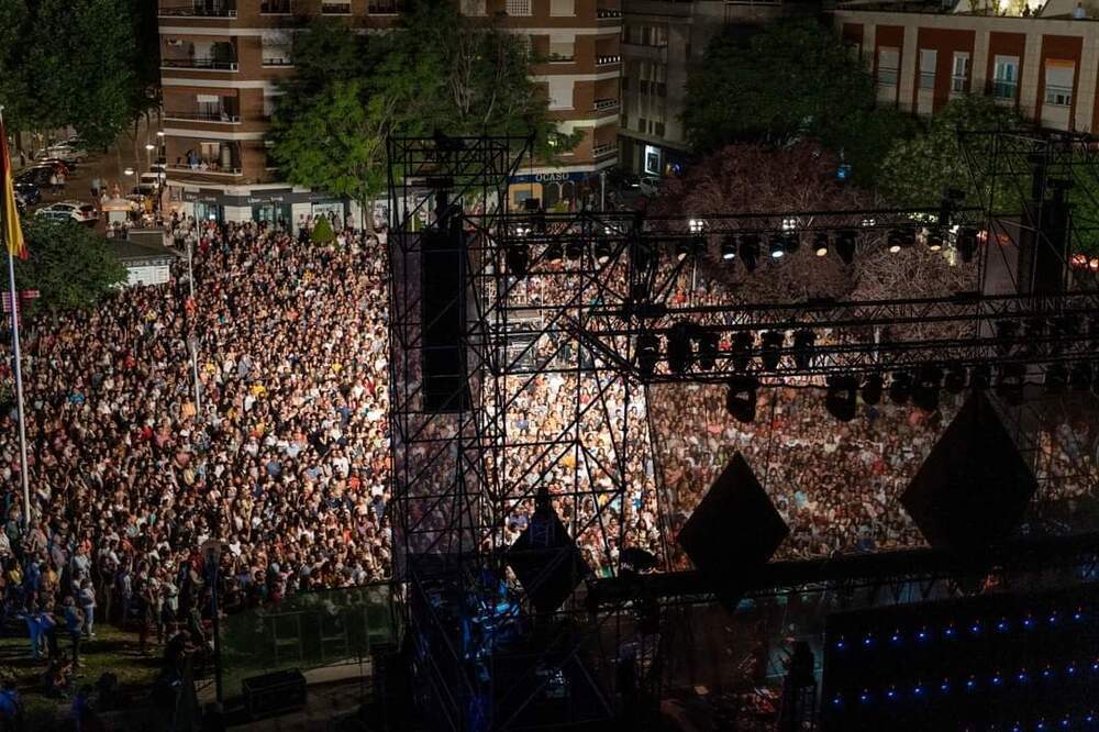 7.000 personas vibran con la música de Rozalén