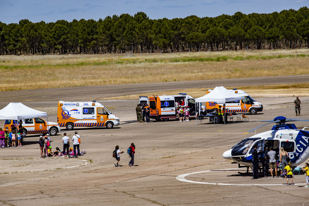 JORNADAS DE PUERTAS ABIERTAS EN LA BASE DE HELICOPTEROS DE ALMAGRO, NIÑOS DE TODA LA PROVINCIA EN LA BASE MILITAR DE HELICOPTEROS DE ALMAGRO  / RUEDA VILLAVERDE