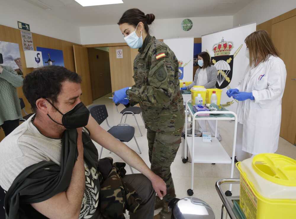 Los militares vacunan a 9.000 personas de CLM en doce días