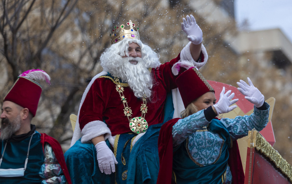 Los Reyes Magos reparten magia e ilusión en la capital
