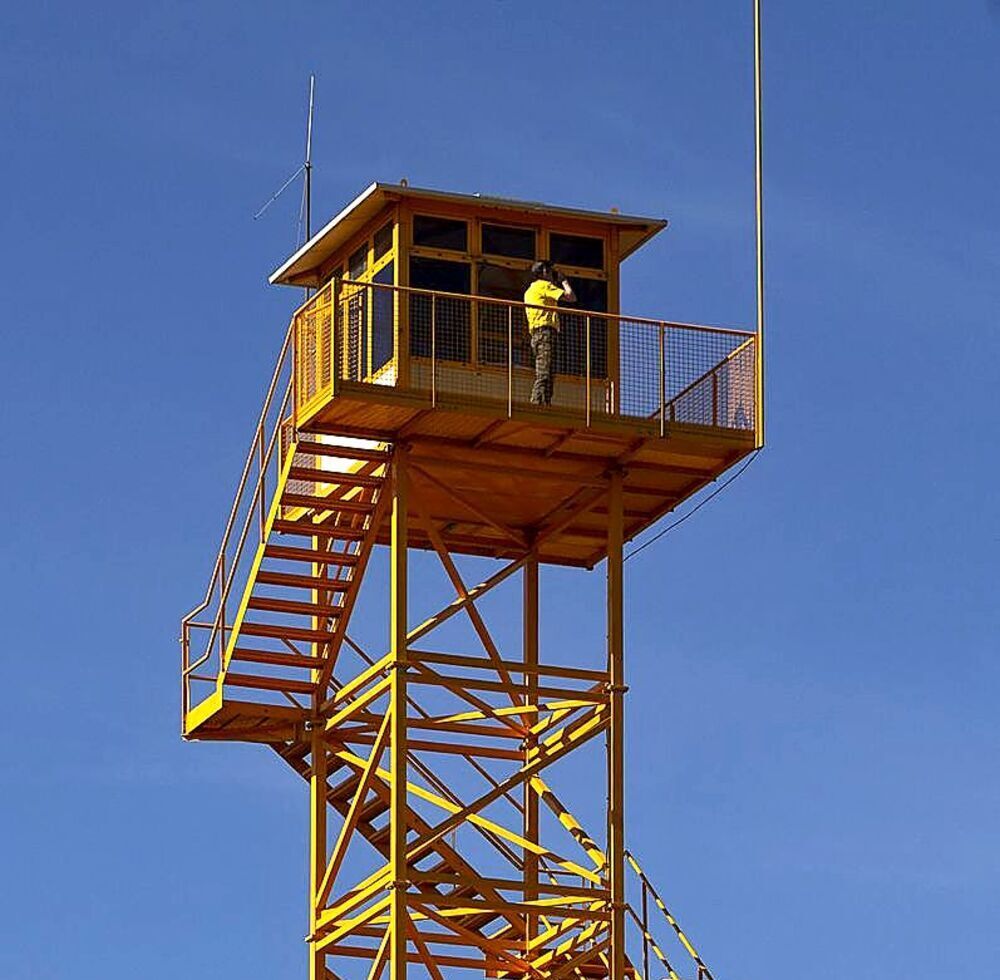 Manuel Rodríguez, en lo alto de la torre de vigilancia.