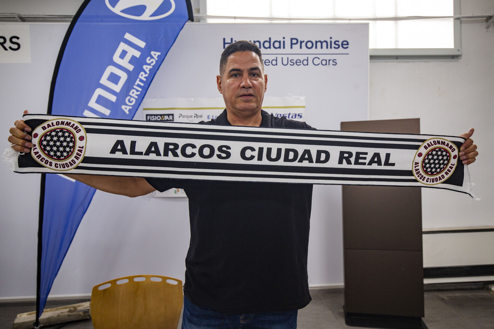 Rolando Urios, en su presentación como jugador del Alarcos a los 51 años.