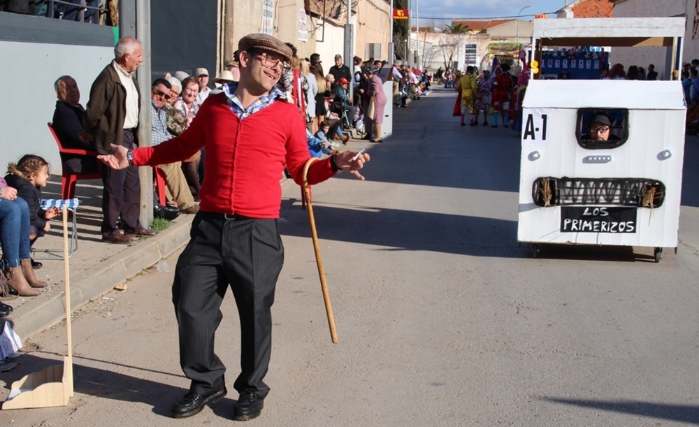 700 personas desfilan en el carnaval de La Solana