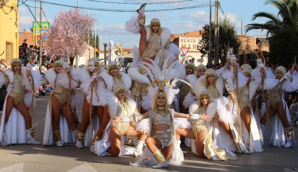 700 personas desfilan en el carnaval de La Solana