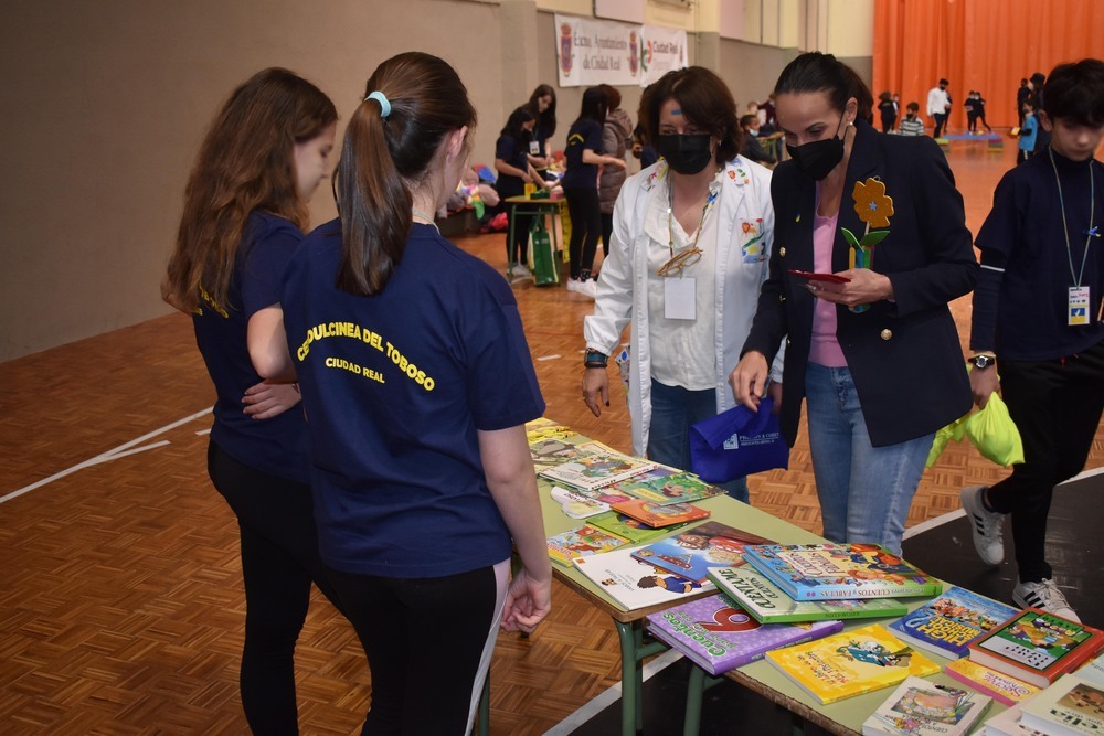El colegio Dulcinea del Toboso se vuelca con Ucrania