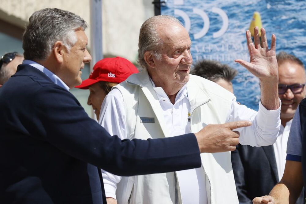 El rey emérito Juan Carlos I en la localidad pontevedresa de Sanxenxo  / LAVANDEIRA JR.