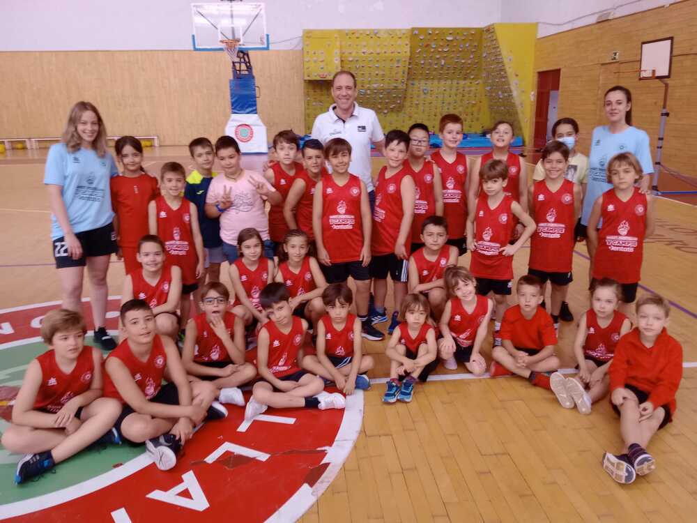 Imágenes de la visita de Emilio Pérez Pizarro al Campus del Basket Puertollano.