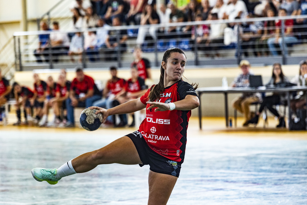 partido de balonmano femenino de la Copa de la Reina entre el Pozuelo y la Rioja  / RUEDA VILLAVERDE