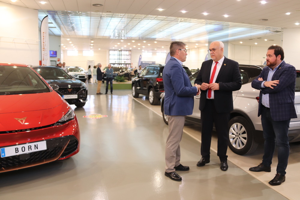 El IX Salón del Automóvil abre sus puertas con casi 200 coches