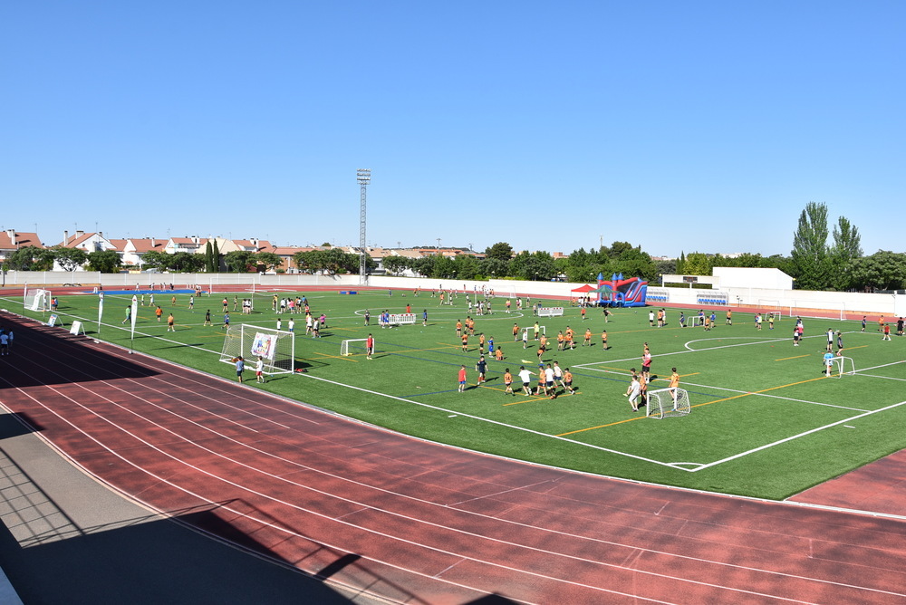 Vista general del Estadio de Miguelturra durante la clausura.