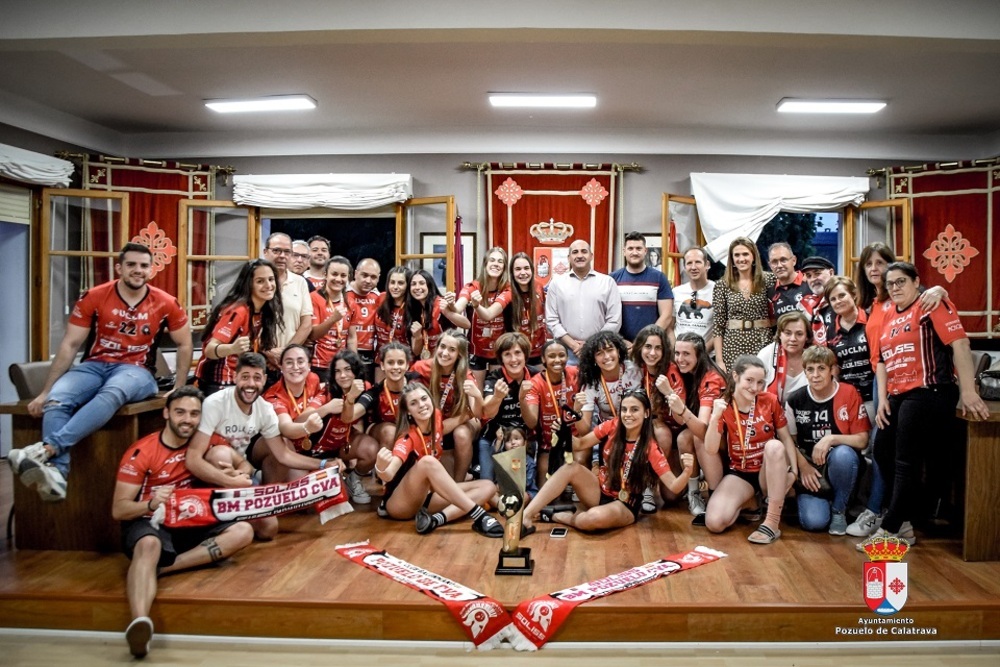 Pozuelo recibe con honores a las nuevas campeonas de España