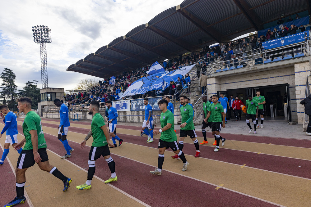 partido de futbol entre el Manchego y el Calvo Sotelo, derbi entre el Manchego y el Calvo Sotelo de 3ª División  / RUEDA VILLAVERDE
