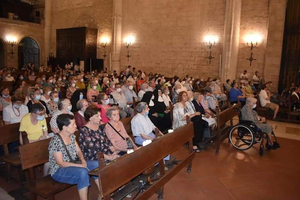 La misa de la Caravana Blanca reunió a más de 300 personas