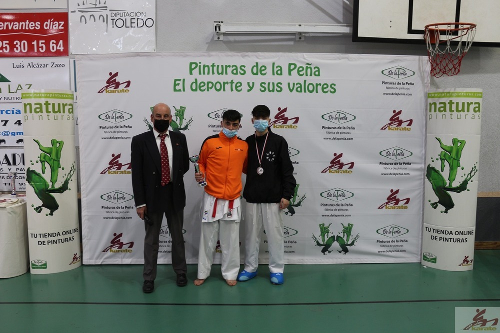 Hugo González (a la derecha), del Shotokan Miguelturra.