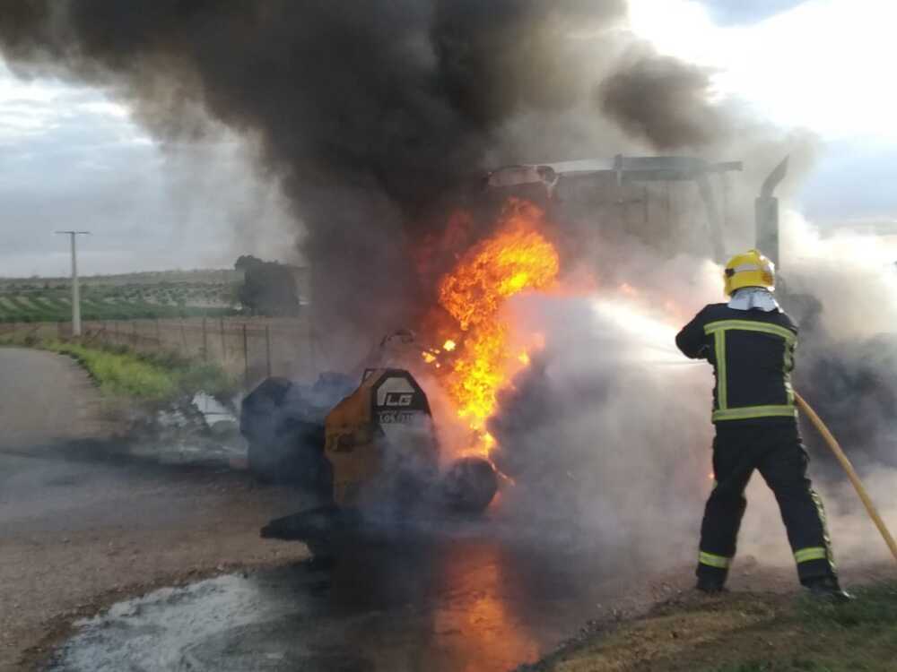 Incendio de un tractor en Pozuelo de Calatrava