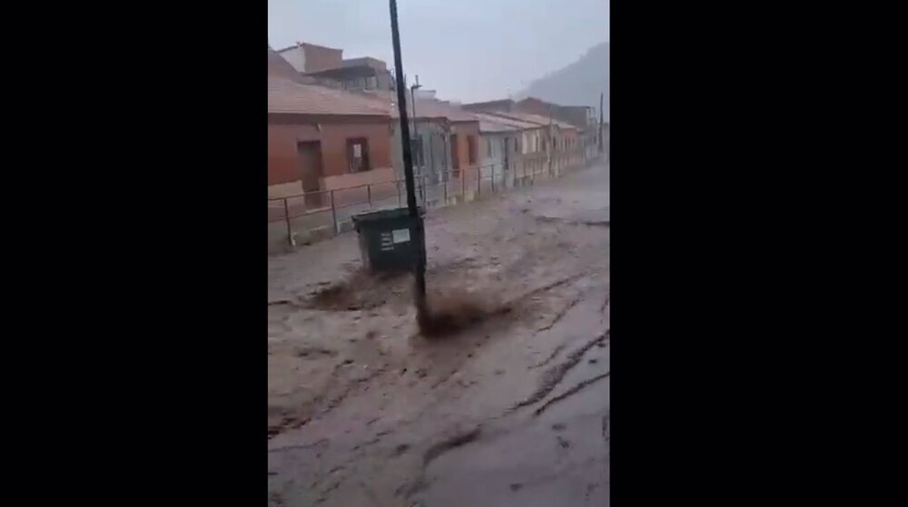 Una calle de Puertollano convertida e un torrente.